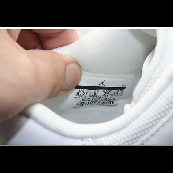 Air Jordan Retro 11 Low "BG Cherry" DS - Picture 7 of 8